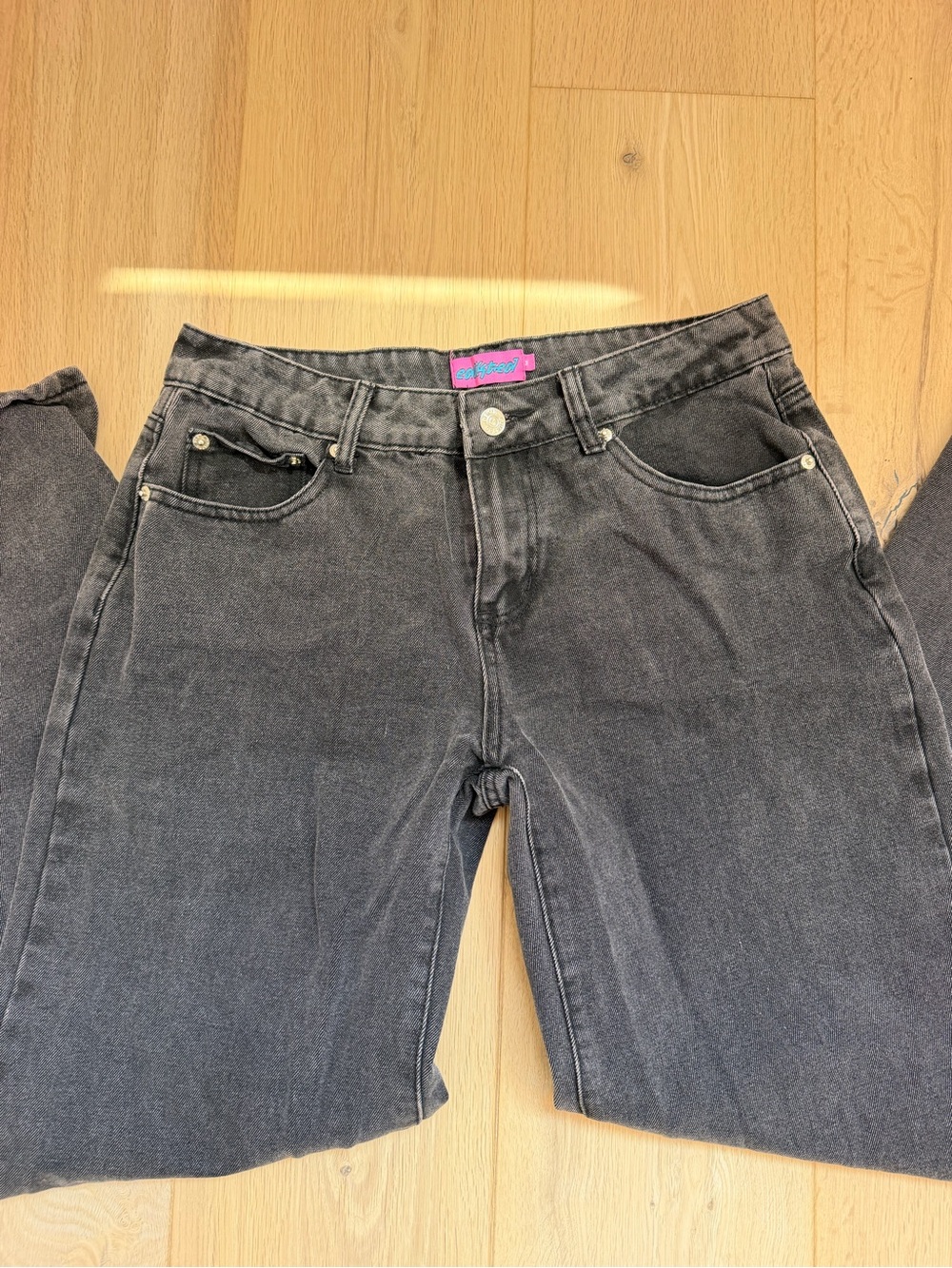 Edikted Raelynn Washed Low Rise Jeans - Picture 4 of 5